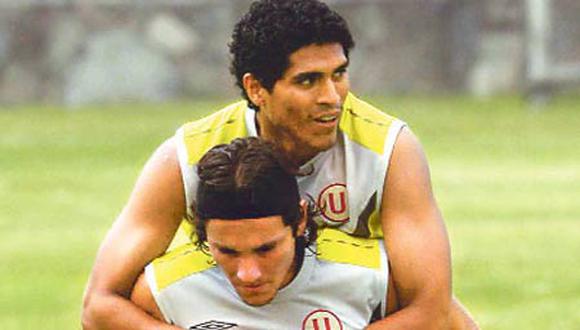 Defensa Víctor Balta entra por Galliquio en la defensa crema