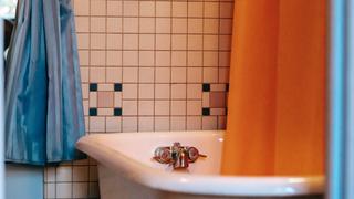 Los mejores trucos para limpiar las cortinas del baño y evitar la presencia de moho