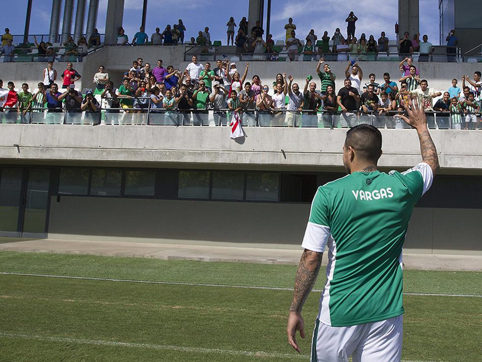 Así fue la presentación de Juan Vargas en el Real Betis [GALERÍA]