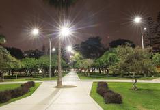 San Isidro: instalan más de 200 luminarias con paneles solares en calles y parques