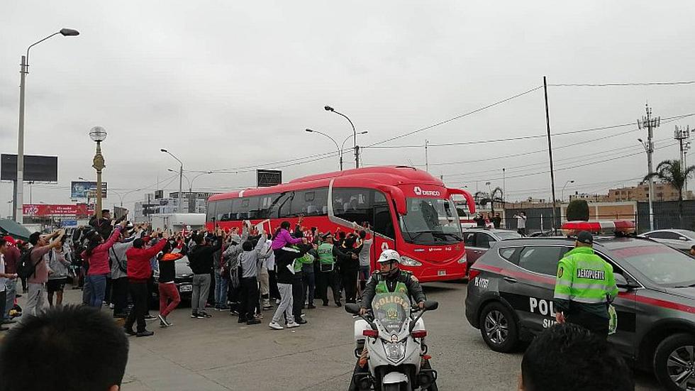 Selección Peruana / Perú viajó rumbo a Porto Alegre para disputar la Copa América 2019 | FOTOS y VIDEO