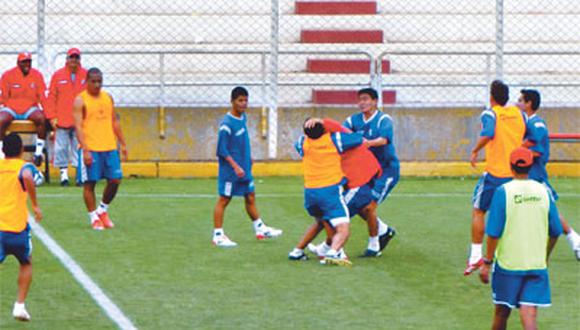 Jugadores de Cienciano Corcuera y el argentino Ruiz protagonizaron ayer una pelea en el Cusco