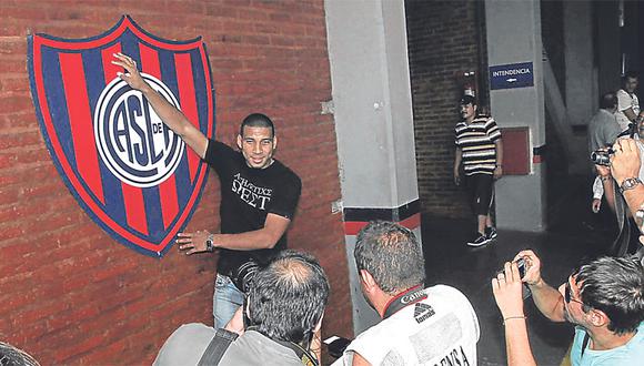 Carmona se integra a San Lorenzo y periodistas pugnaban por hacerle una entrevista