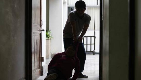 La víctima contó que es la primera vez que denuncia a su pareja pese a que atacada físicamente en otras oportunidades (Foto: Referencial/Andina)