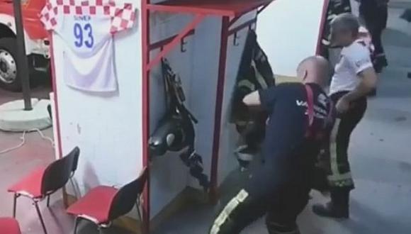 La reacción de bomberos croatas al sonar alarma en definición ante Rusia 