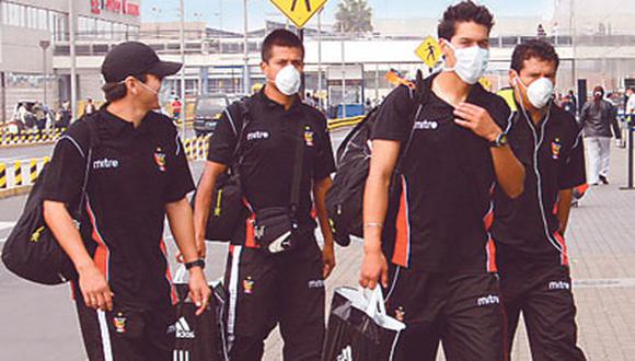 Rojinegros usaron mascarillas en aeropuerto Jorge Chávez para cuidarse de gripe A