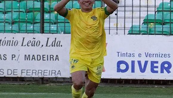 Paolo Hurtado viajó a Uruguay para firmar por Peñarol