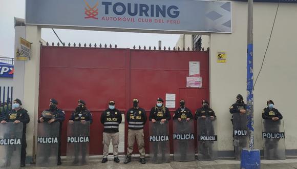 Agentes de la Diviac intervinieron dos oficinas del Touring y Automóvil Club del Perú de Trujillo. (Foto: Difusión)