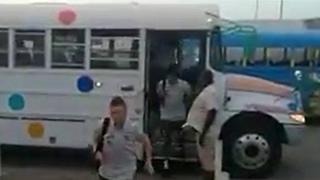 En un bus escolar: así llegó la selección de Bolivia a partido amistoso