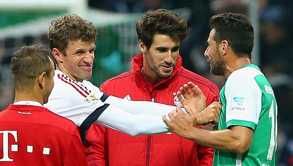 El emotivo gesto de los jugadores del Bayern Munich hacia Claudio Pizarro