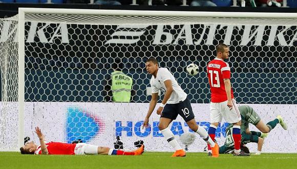 Francia venció 1-3 a Rusia en San Petersburgo con doblete de Mbappé