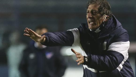 Salas acumuló cuatro derrotas consecutivas al mando de Alianza Lima. (Foto: AFP)