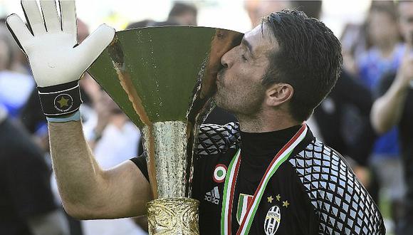 Buffon celebra titulo en Juventus con una 'pichangita' con niños