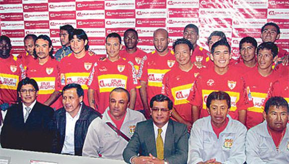 Ayer fue presentado Sport Huancayo 2010 con Rafo como técnico. 