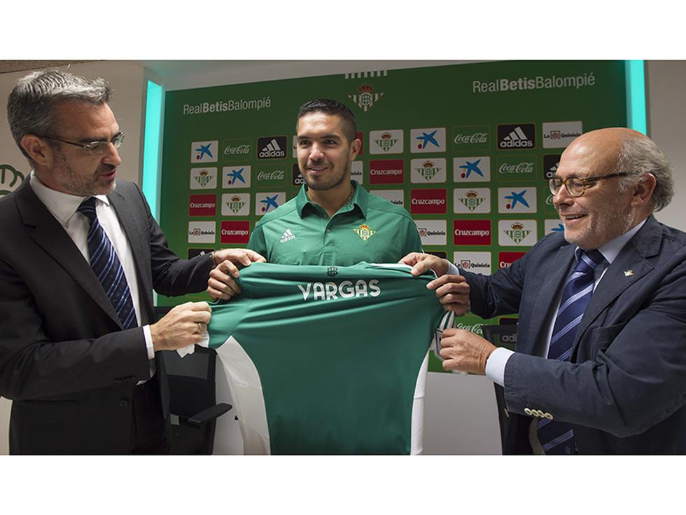 Así fue la presentación de Juan Vargas en el Real Betis [GALERÍA]