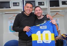 Lionel Messi se luce con la camiseta de Boca Juniors, luego de jugar en La Bombonera