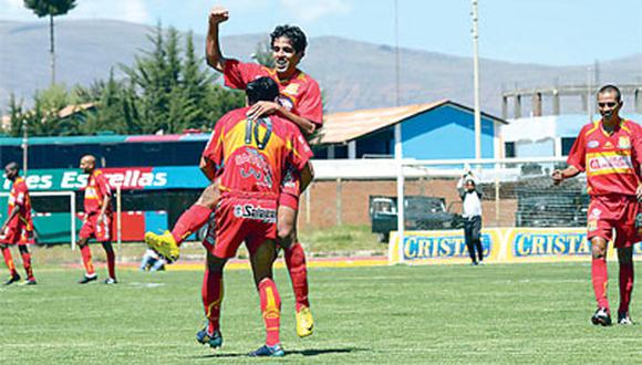 Sport Huancayo volvió a ser el del año pasado y goleó 3-0 a los rosados 
