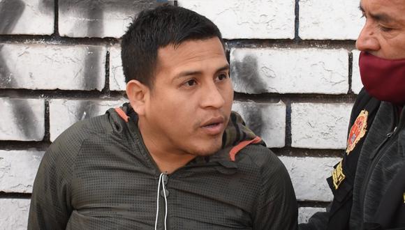 José Raúl Cárdenas Núñez (29), alías ‘Wichi’, al momento de su detención por agentes antirrobos de la Dirincri. (Foto: PNP)