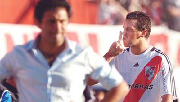 Independiente ganó a River en el debut de Astrada como DT millonario y lo comprometió con la baja