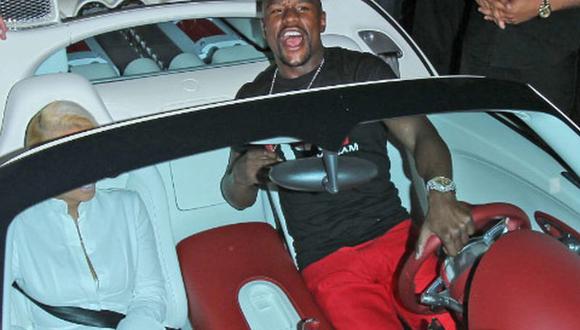 Floyd Mayweather se burla de policía que intentó multarlo [VIDEO]