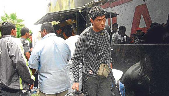 Hinchas chimbotanos despiden a Gálvez, que ya está en Lima