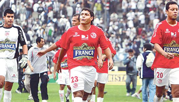 Colombiano Martín Arzuaga dejaría Aurich para cambiar de aires. Su compatriota José Moreno haría lo mismo