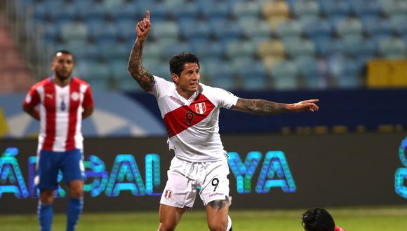 ‘El Bambino’ volvió a dejar su marca en el arco paraguayo tras gran jugada de Carrillo. (Foto: Selección peruana)