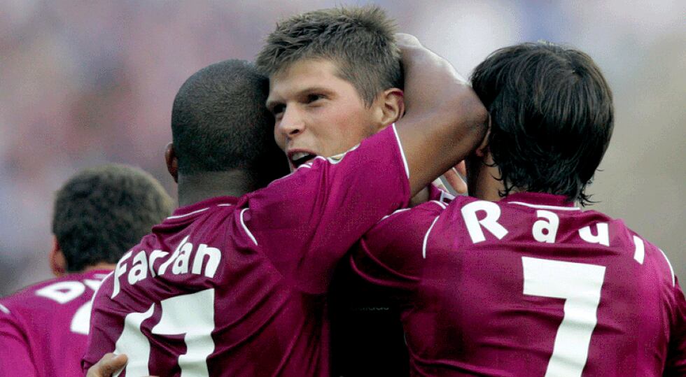 ¡'Foca' Farfán se alza con la Copa de Alemania!