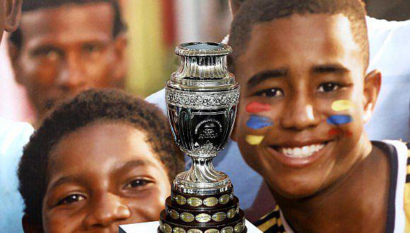 Selección peruana: Conmebol presenta trofeo de la ​Copa América 
