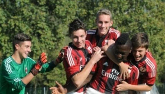 Indignante: hinchas lanzan gritos racistas contra jugadores de 10 años del Milan 