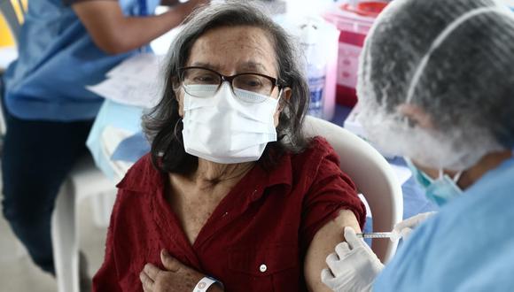 El proceso de inoculación de los adultos mayores se realiza con vacunas Pfizer. (Fotos Jesús Saucedo / @photo.gec)