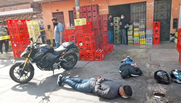 Los malhechores se disponían a robar un monto aproximado de 7 mil soles del local. Foto: Gonzalo Córdova/@photo.gec