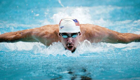 Michael Phelps gana en Copa Canada con estilo mariposa y libre