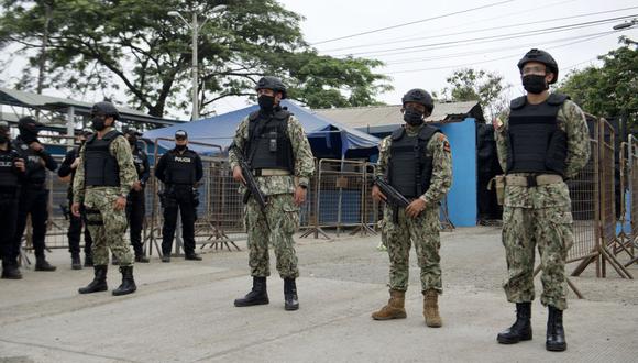 Feroces enfrentamientos han dejado 68 reclusos muertos en una prisión de Ecuador, dijo la policía el sábado, en los últimos disturbios en una cárcel de Guayaquil que fue escenario de un motín en septiembre que mató a 119 prisioneros. (Foto: Fernando Mendez / AFP)