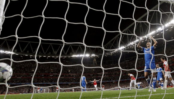 Arsenal derrotó 2-1 al Olympiakos en la Liga de Campeones