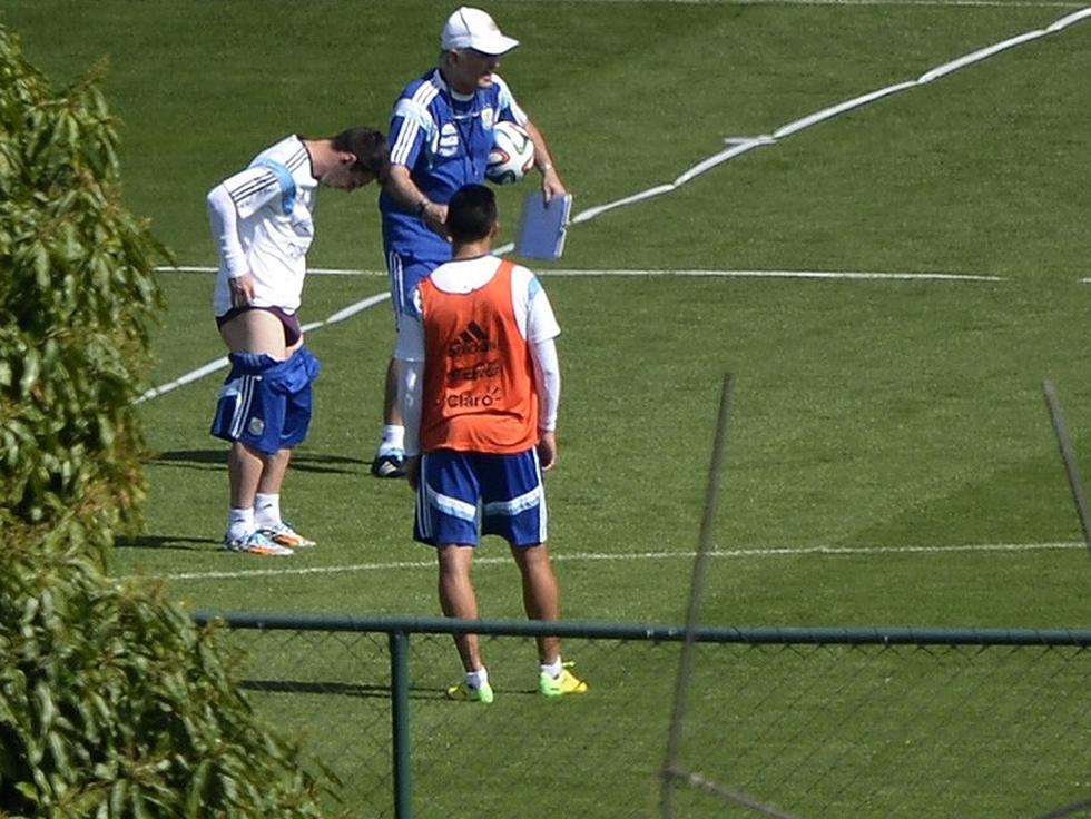 Mundial Brasil 2014: Captan a Lionel Messi en calzoncillos durante entrenamiento de Argentina [FOTOS]
