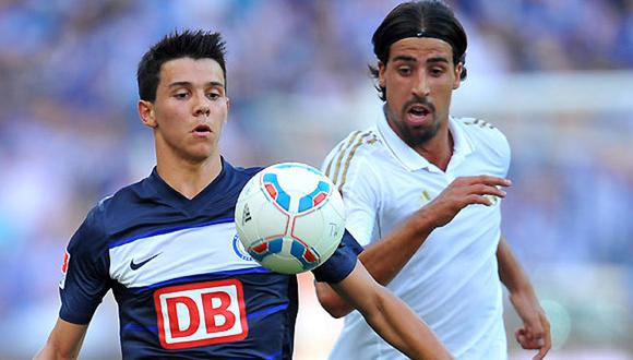 Peruano Morales debutó en empate del Hertha Berlín con Hamburgo 
