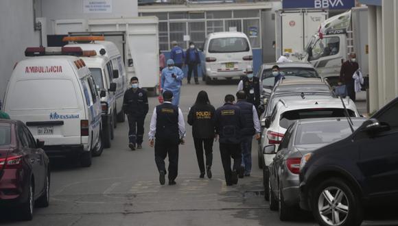 Los agentes de la Dirección Anticorrupción también allanaron algunas oficinas del hospital Guillermo Almenara. (Foto: GEC