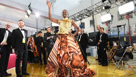 Oscars 2020: Billy Porter sorprendió con su extravagante vestido durante la alfombra roja. (Foto: AFP)