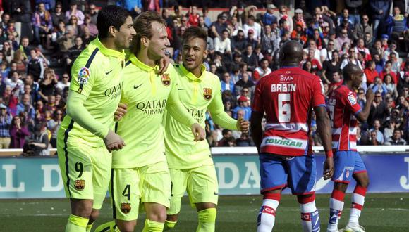 Barcelona venció de visita al Granada y se acerca al Real Madrid [VIDEO]