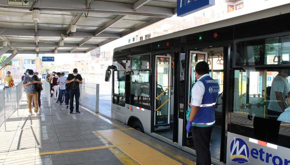En los buses del Metropolitano se han reducido el aforo para evitar los contagios de COVID-19. ( Foto: Municipalidad de Lima)