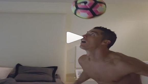 Cristiano Ronaldo aceptó reto y jugó en ropa interior en publicidad 