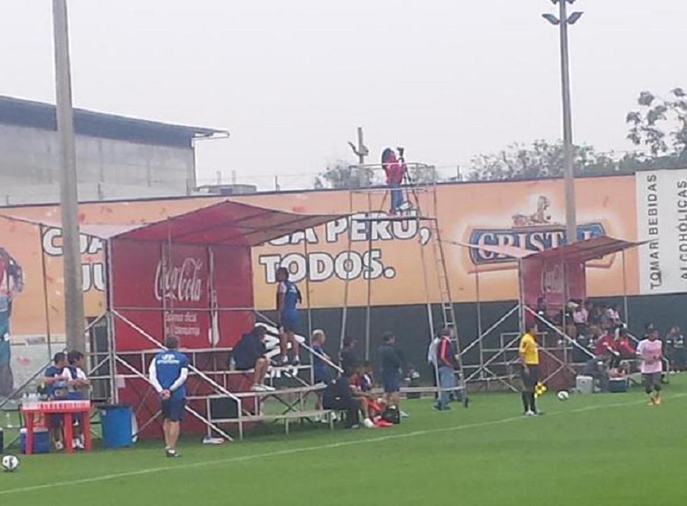 Selección Peruana: Paolo Guerrero abandonó amistoso y se retiró en muletas [VIDEO]