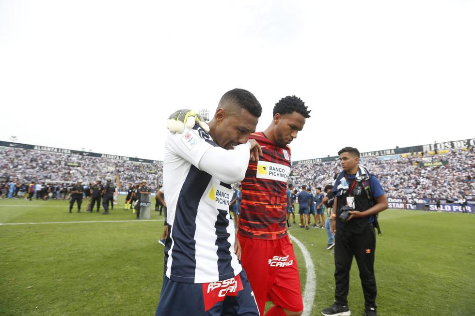 Los jugadores de Alianza Lima abandonaron cabizbajos el campo de Matute tras perder la final | Foto: GEC