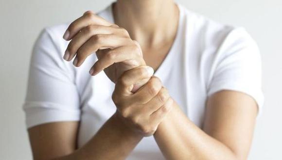 La artritis puede causar desde dolores leves hasta muy intensos, de acuerdo al estadio de la afección y de la deformación de la articulación comprometida. (Foto: BBC Salud)