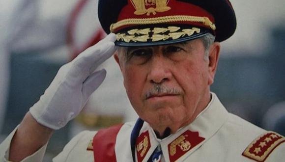 Socios de Colo Colo quieren eliminar de los registros del club a Augusto Pinochet