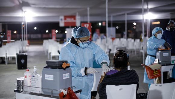 La vacunación contra el coronavirus continúa a nivel nacional. Actualmente en Lima y Callao se inmuniza a mayores de 21 años. Foto: GEC