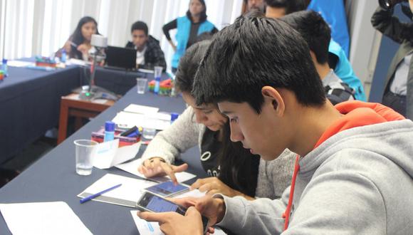 En el Perú, 75.1% de niños y adolescentes ingresaron a Internet mediante un dispositivo móvil, en su mayoría para sus clases virtuales. (Foto: UNICEF)