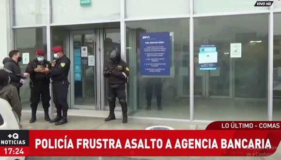 Los agentes de la Policía Nacional capturaron a sujeto que había asaltado a cliente de agencia bancaria, en Comas. (ATV+)
