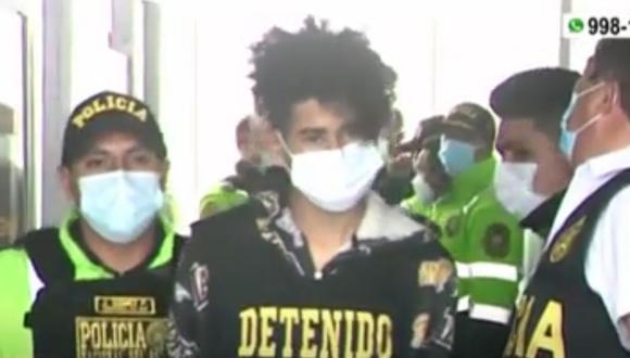 Gabriel Camacho Martínez de 18 años fue capturado en San Juan de Lurigancho tras ser acusado de extorsión a un adolescente. (Captura: América Noticias)